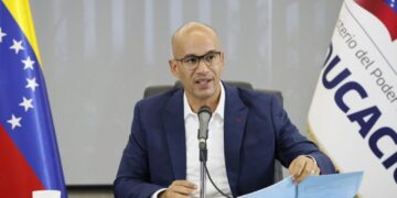 Ministerio de Educación regulará las tareas escolares para reducir su impacto en el hogar