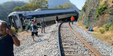 Al menos 13 muertos y 98 heridos tras descarrilamiento del tren Interoceánico en México