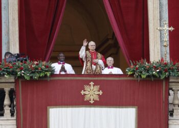 El papa pide paz para Israel y Palestina y dialogar para acabar con la guerra en Ucrania