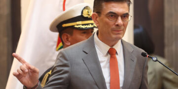 El presidente de Bolivia, Rodrigo Paz, retira la subvención a los combustibles