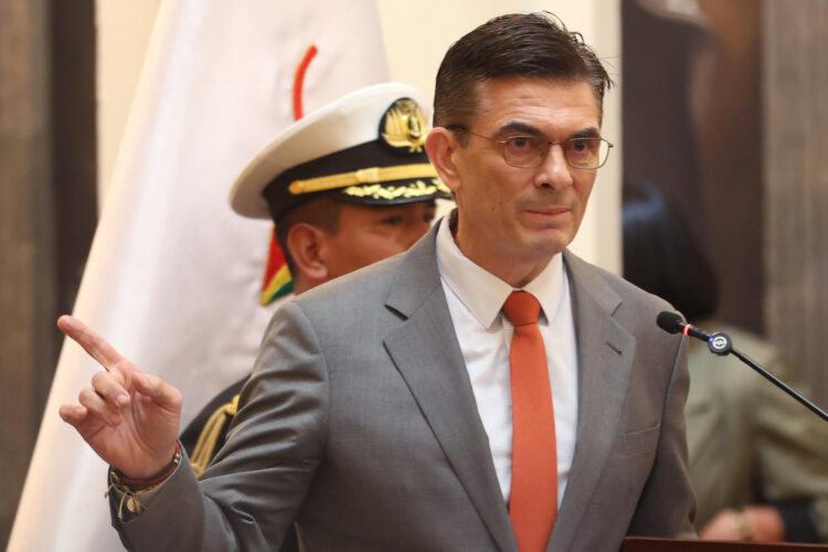 Fotografía de archivo del 13 de noviembre de 2025 del presidente de Bolivia, Rodrigo Paz, durante la posesión del alto mando militar de Bolivia en el Palacio de Gobierno en La Paz (Bolivia). EFE/ Luis Gandarillas ARCHIVO