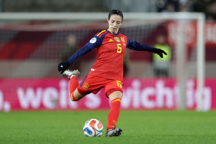La jugadora española Aitana Bonmati durante el primer partido de la final de la Liga de Naciones Femenina de la UEFA entre Alemania y España en Kaiserslautern, Alemania. EFE/EPA/CHRISTOPHER NEUNDORF
//////////
KAISERSLAUTERN (Germany), 28/11/2025.- Aitana Bonmati of Spain in action during the UEFA Women's Nations League final 1st leg between Germany and Spain in Kaiserslautern, Germany, 28 November 2025. (Alemania, España) EFE/EPA/CHRISTOPHER NEUNDORF