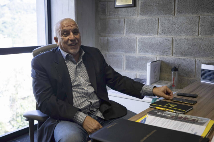 El presidente de la Asociación Venezolana de la Pequeña y Mediana Industria Petrolera (Petropymi), Reinaldo Quintero, habla durante una entrevista con EFE este miércoles, en Caracas (Venezuela). EFE/ Ronald Peña R