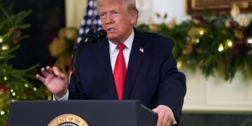 Con su popularidad en mínimos, Trump presenta sus logros en un discurso a la nación