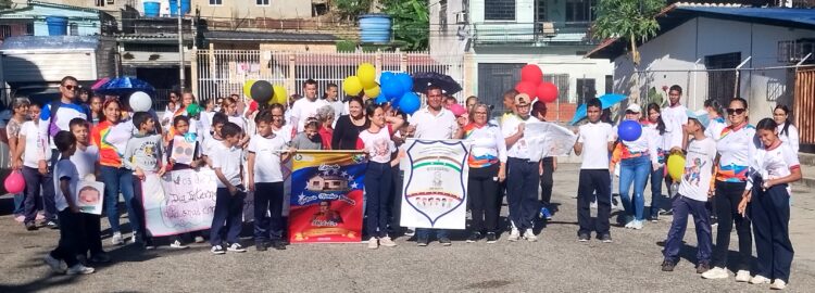 El “Parrandón Navideño 2025”, inicio con una caminata desde su sede ubicada en el sector Andrés (Fotos Douglas Abreu)