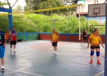 Volibol Copa Navidad 2025: “vibrante jornada” se jugó en la cancha Plata IV