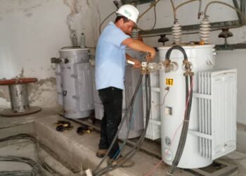 Instalan dos transformadores repotenciados en la Casa Carmona del NURR