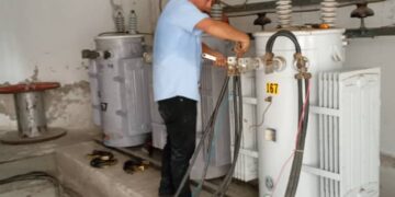 Instalan dos transformadores repotenciados en la Casa Carmona del NURR