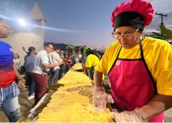 Trujillo rompe su propio récord: elaboran una hallaca de 33 metros en Bella Vista