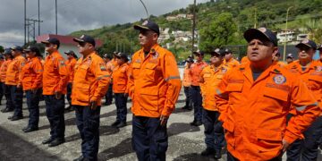 Protección Civil celebró su día con honores: funcionarios merideños recibieron condecoraciones y nuevos rangos