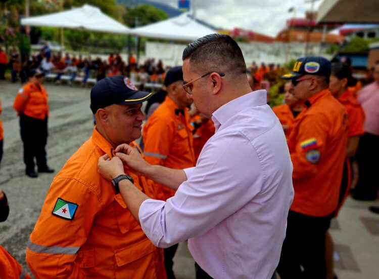 Protección Civil celebró su día con honores: funcionarios merideños recibieron condecoraciones y nuevos rangos