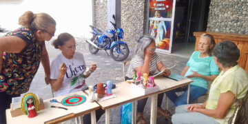 Valera | Culminó taller de tejido de pesebres a croché