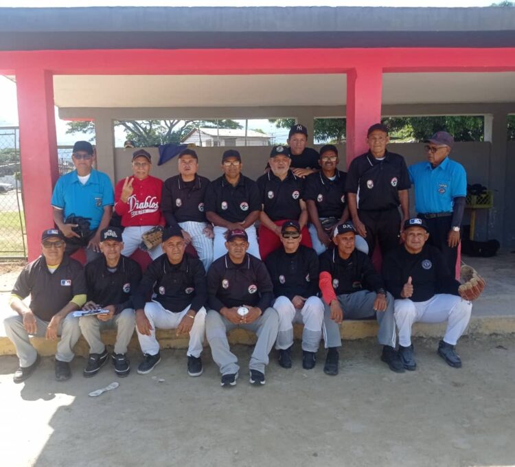 Equipo de la ATU debutó con triunfo ante el mixto Reporteros-Glorias Senior.