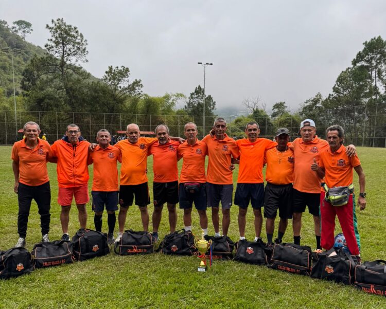 Los flamantes campeones de la Calle Valera.