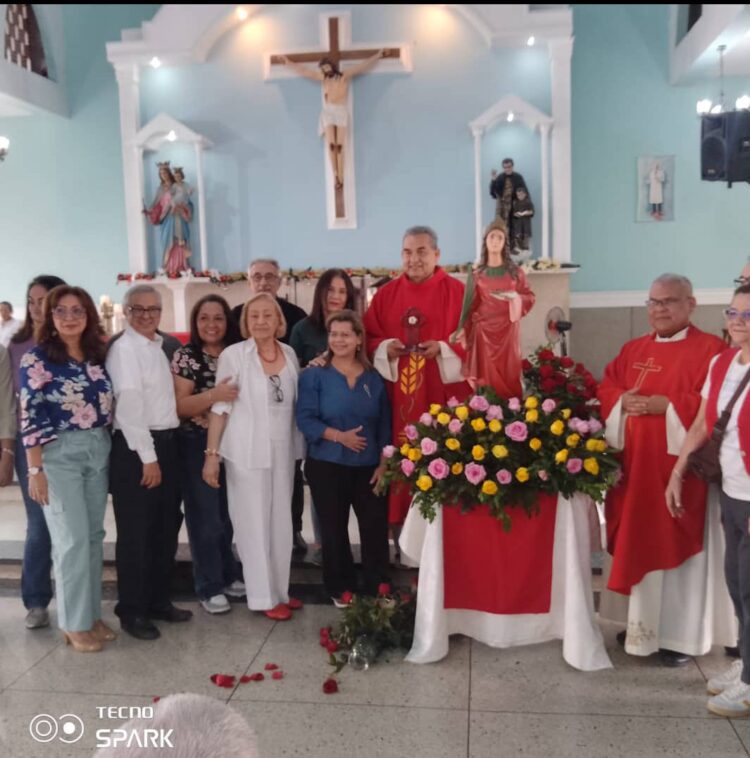 Los padres Pedro Artigas y Gregorio Ángel junto a los connotados médicos catolicos.