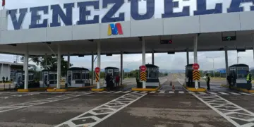 Migración colapsada y crisis aérea complican Navidad de viajeros en Táchira