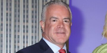 México emite orden de arresto contra copropietario de Miss Universo por crimen organizado