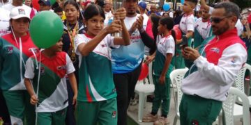Gobernador Márquez presidió llegada del fuego patrio de los III Juegos Deportivos Comunales
