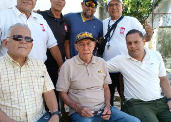Personal de la pionera FM Superior presente en compartir navideño