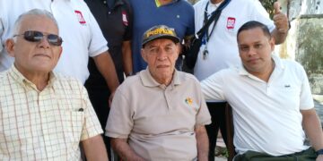 Personal de la pionera FM Superior presente en compartir navideño