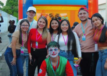 Sonrisas en Navidad celebró con niños en El Dividive