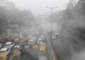 Un cóctel de niebla y esmog tóxico reduce al mínimo la visibilidad en Nueva Delhi