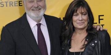 El actor y director Rob Reiner y su esposa Michele Singer encontrados muertos en EE.UU.