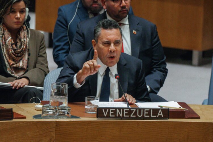El Representante Permanente de Venezuela ante las Naciones Unidas, Samuel Moncada, habla durante la sesión informativa del Consejo de Seguridad de las Naciones Unidas en Nueva York, EE.UU., el 23 de diciembre de 2025. EFE/OLGA FEDOROVA