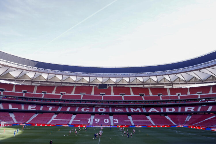 Jugadoras de la selección española femenina de fútbol durante el entrenamiento, celebrado este lunes en el estadio Metropolitano, previo al partido de vuelta de la final de la Liga de Naciones que disputarán contra Alemania este martes 2. EFE/ Javier Lizón