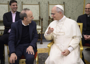 El papa reclama una acción coordinada de toda la sociedad para regular la IA