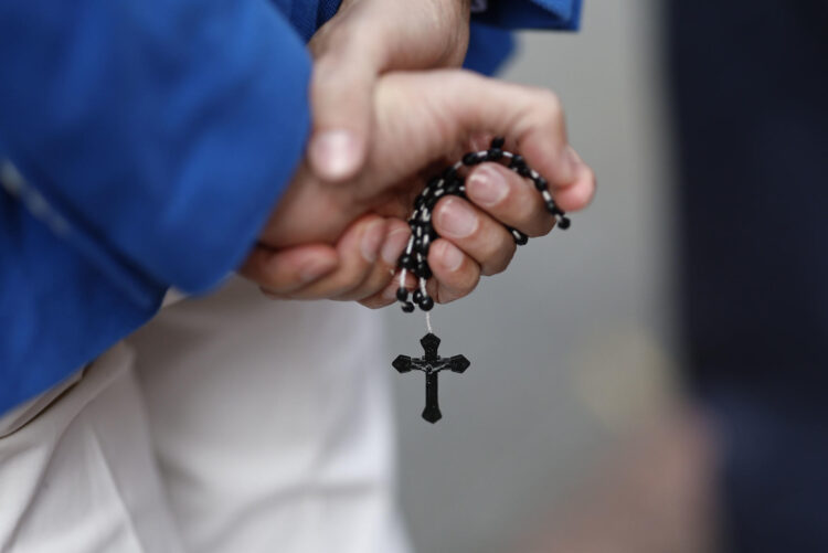 Imagen de archivo de un rosario. EFE/EFE/Rodrigo Jiménez/jgb