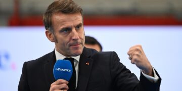 Macron aboga por elevar de 200 a 500 euros la multa al consumidor de drogas en Francia