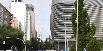 Las puertas del Bernabéu, antibalas y con 100 años de vida útil