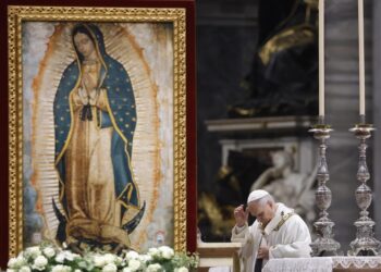 El papa pide a la Virgen de Guadalupe que aleje a los jóvenes del crimen y las adicciones