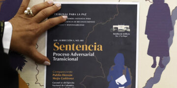 Tribunal de paz colombiano condena a 20 años de prisión a excoronel por ‘falsos positivos’