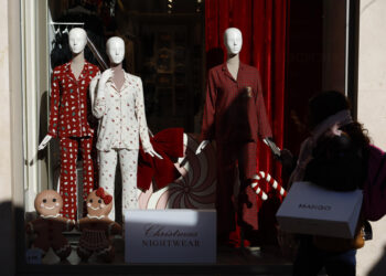 La Navidad cambia el protocolo de elegancia: ¿De gala o en pijama?