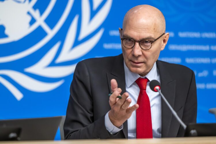 El alto comisionado de las Naciones Unidas para los Derechos Humanos, Volker Turk, habla con los medios de comunicación durante una conferencia de prensa de fin de año en la sede europea de las Naciones Unidas, en Ginebra, Suiza, el 10 de diciembre de 2025. EFE/EPA/MARTIAL TREZZINI