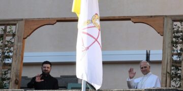 El papa expresa a Zelenski su «urgente deseo» de que el diálogo lleve a una paz justa