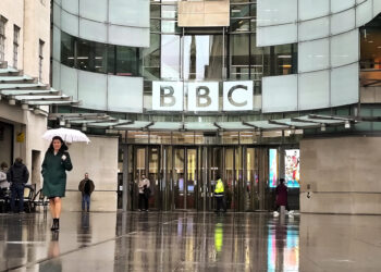 La BBC reitera que se defenderá ante la demanda por difamación presentada por Trump