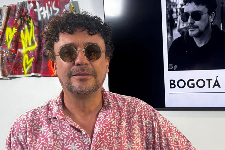 USA4169. BOGOTÁ (COLOMBIA), 18/12/2025.- Fotografía de archivo del 30 de julio de 2025 del cantante y compositor Andrés Cepeda durante una entrevista con EFE en Miami, Florida (Estados Unidos). EFE/ Blanca Escriche /ARCHIVO