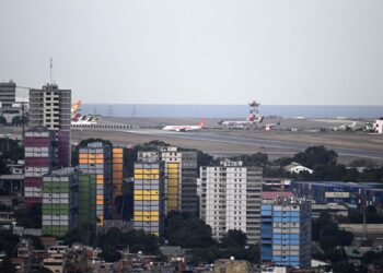 El INAC impone nuevas restricciones aéreas: se prohíben los vuelos comerciales en varias zonas