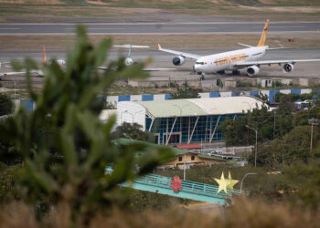 Venezuela inicia el 2026 con una operatividad aérea limitada y en busca de atender la demanda
