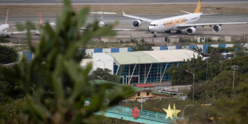 Venezuela inicia el 2026 con una operatividad aérea limitada y en busca de atender la demanda
