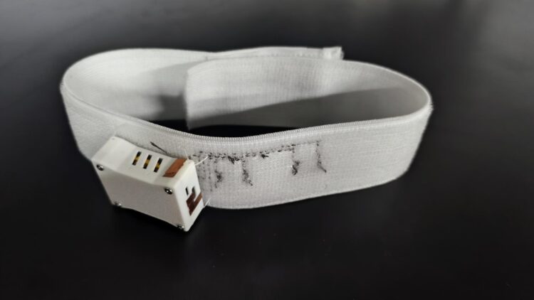 Imagen del dispositivo ´Revoice´. Fotografía facilitada por la Universidad de Cambridge.