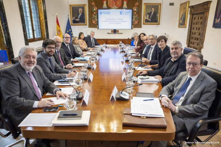 Madrid, 16 ene (EFE).- Vista general del jurado del X Premio de Derechos Humanos Rey de España. El Museo de la Memoria y Derechos Humanos de Chile (MMDH), que da visibilidad a las violaciones sistemáticas de los derechos humanos cometidas en ese país entre 1973 y 1990, ha sido galardonado con el X Premio de Derechos Humanos Rey de España, que conceden el Defensor del Pueblo y la Universidad de Alcalá de Henares (Madrid). EFE/Defensor del Pueblo