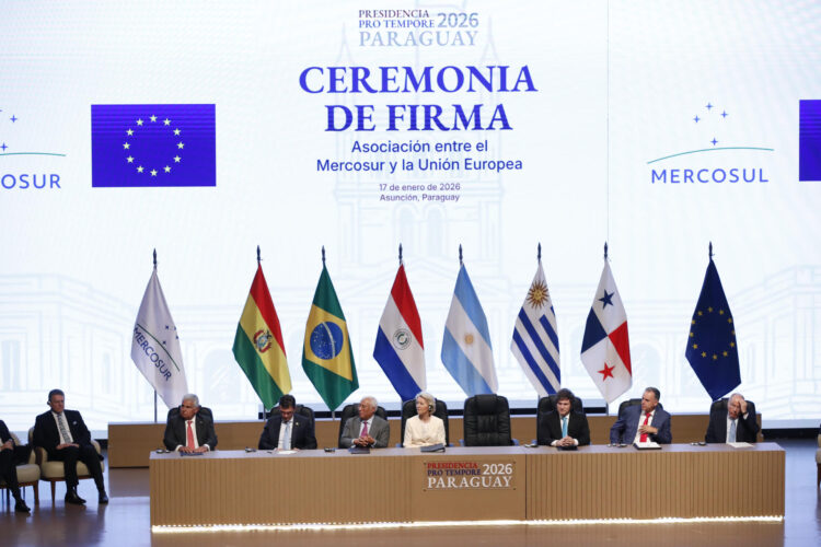 Firma del acuerdo UE Mercosur el 17 de enero pasado en Asunción. EFE/ Juan Pablo Pino