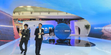 China acapara las miradas en Abu Dabi como líder del sector de energías renovables