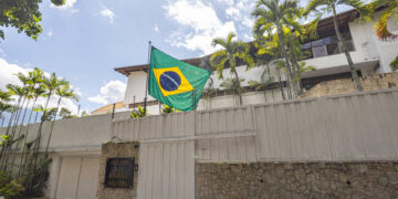 Brasil abandonará custodia de la Embajada argentina en Venezuela