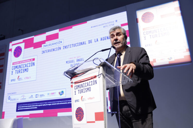 El presidente de la Agencia EFE, Miguel Ángel Oliver, interviene en la I Cumbre Internacional de Comunicación y Turismo celebrada en el marco de Fitur 2026, este viernes en Madrid. La primera Cumbre Internacional de Comunicación y Turismo, se organiza en colaboración con la Agencia EFE en el marco de Fitur, con profesionales y líderes del sector turístico, entre ellos representantes de organismos de República Dominicana, España, Brasil, Portugal y México. EFE/ Mariscal