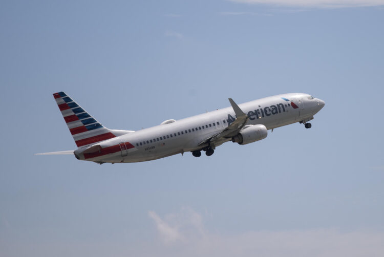 Foto de archivo de un avión de la compañía American Airlines. EFE/ Orlando Barría